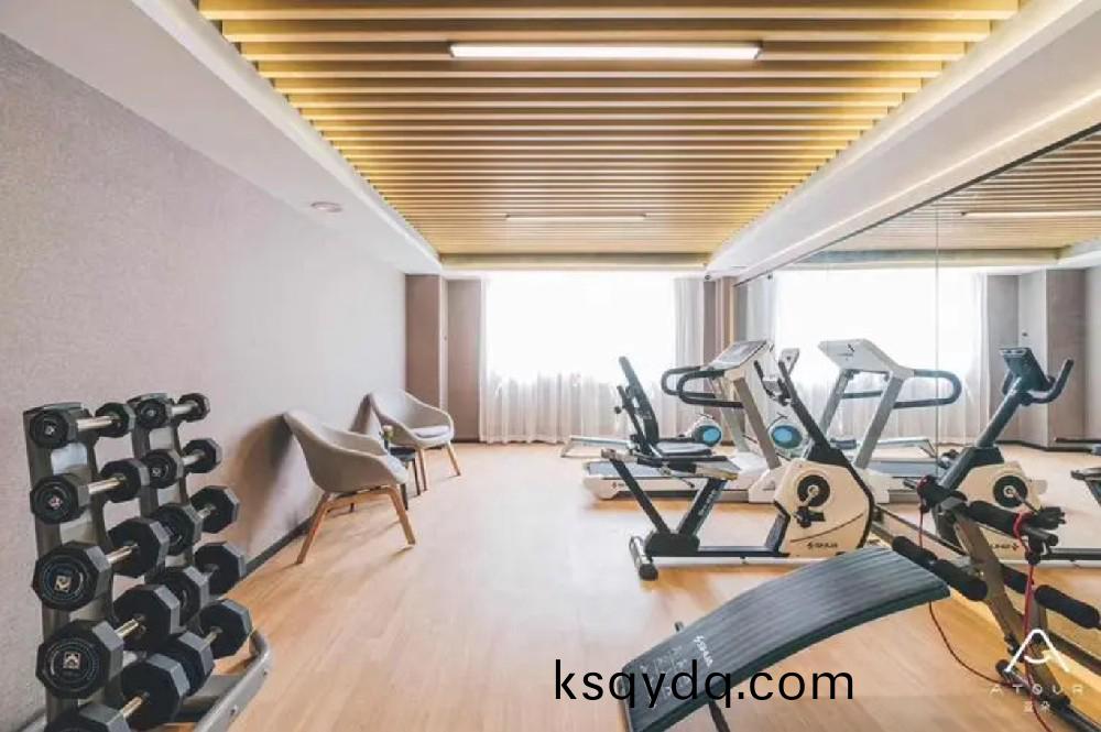 連(lian)鎖(suo)酒(jiu)店(dian)健身房(fang)