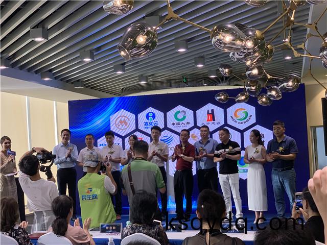 蕪湖(hu)金鷹(ying)世(shi)界(jie)中心(xin)入(ru)駐企業籤約(yue)儀(yi)式圓滿成功